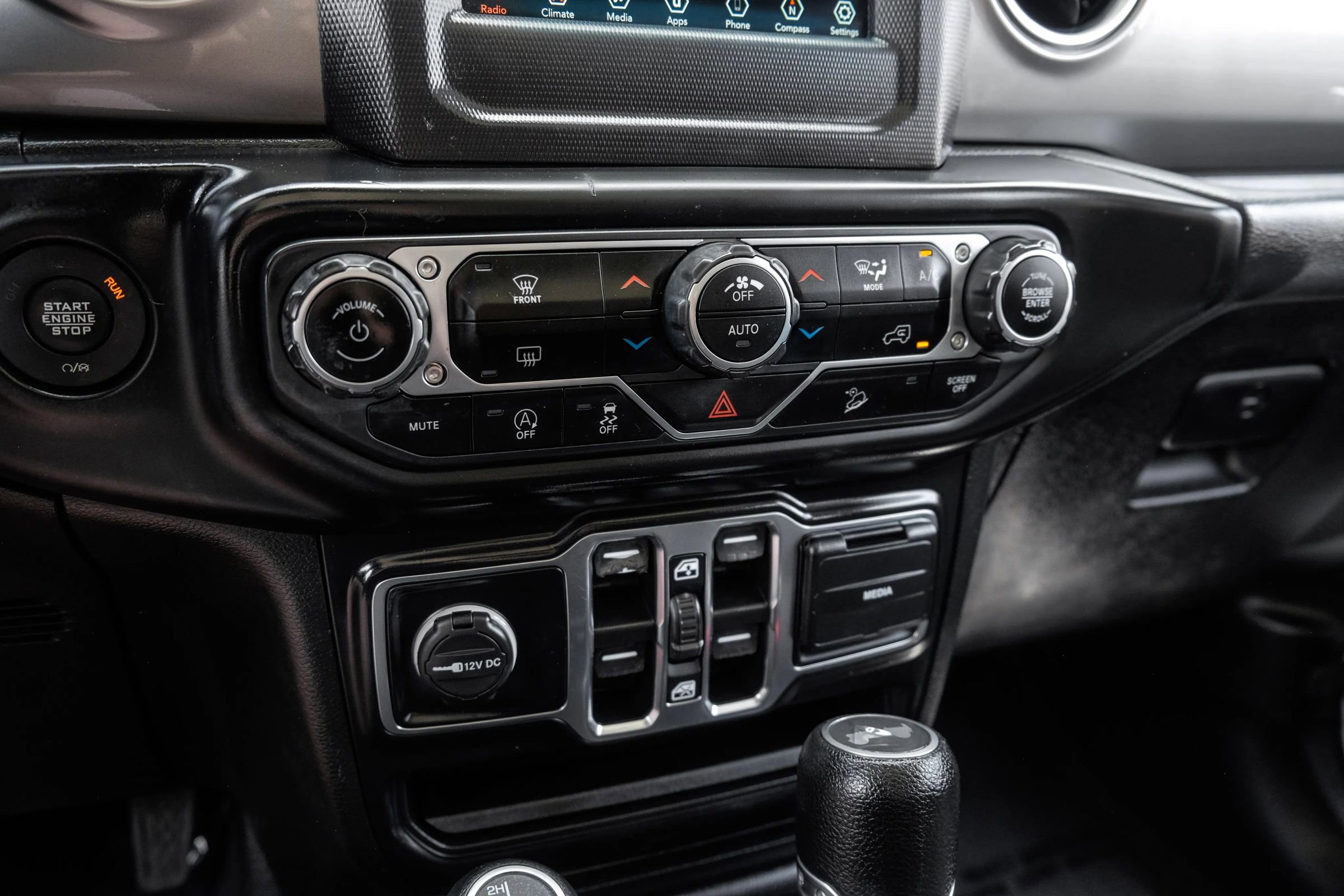 Used 2020 Jeep Wrangler Unlimited Sahara image 25