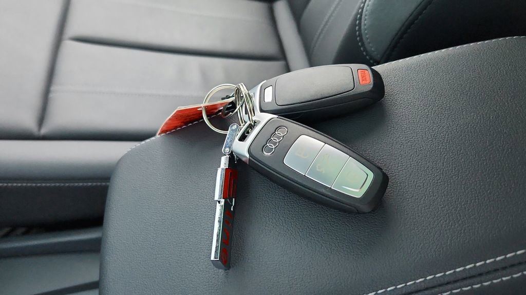 Used 2024 Audi Q4 e-tron Premium w/ Convenience Package image 38