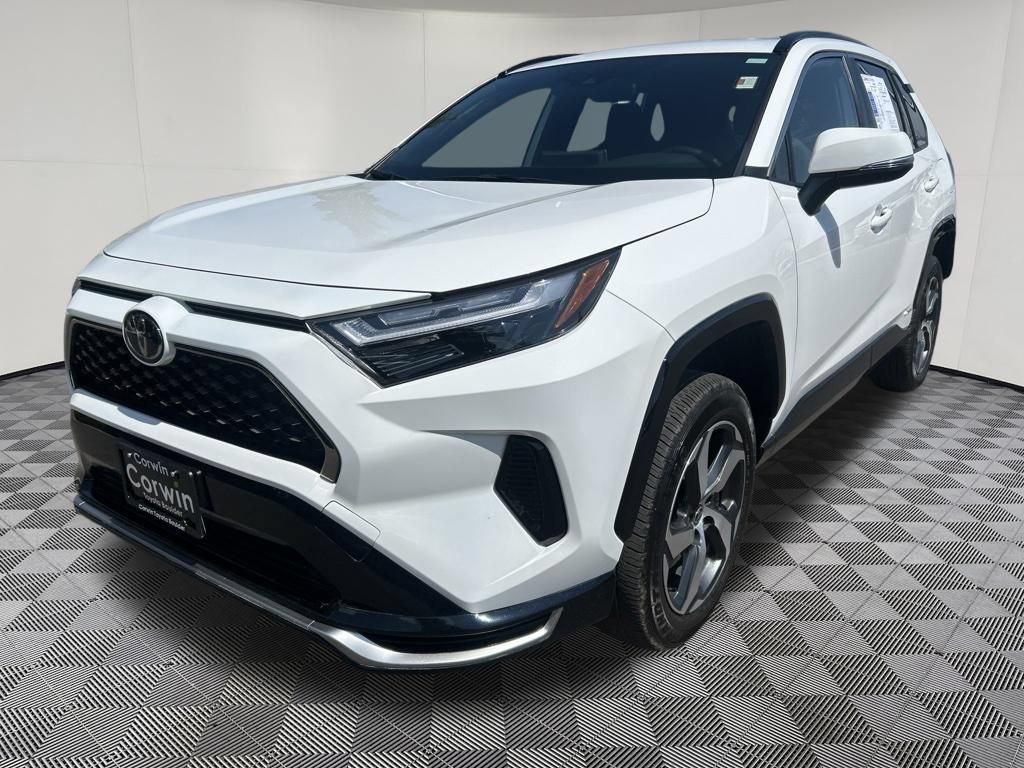 Used 2025 Toyota RAV4 SE AWD/4WD image 3