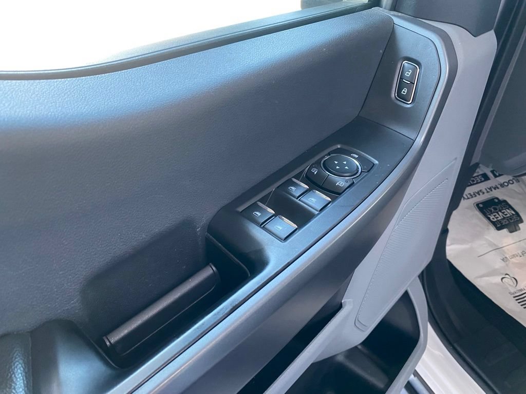Used 2025 Ford F350 4x4 Crew Cab DRW Super Duty image 13