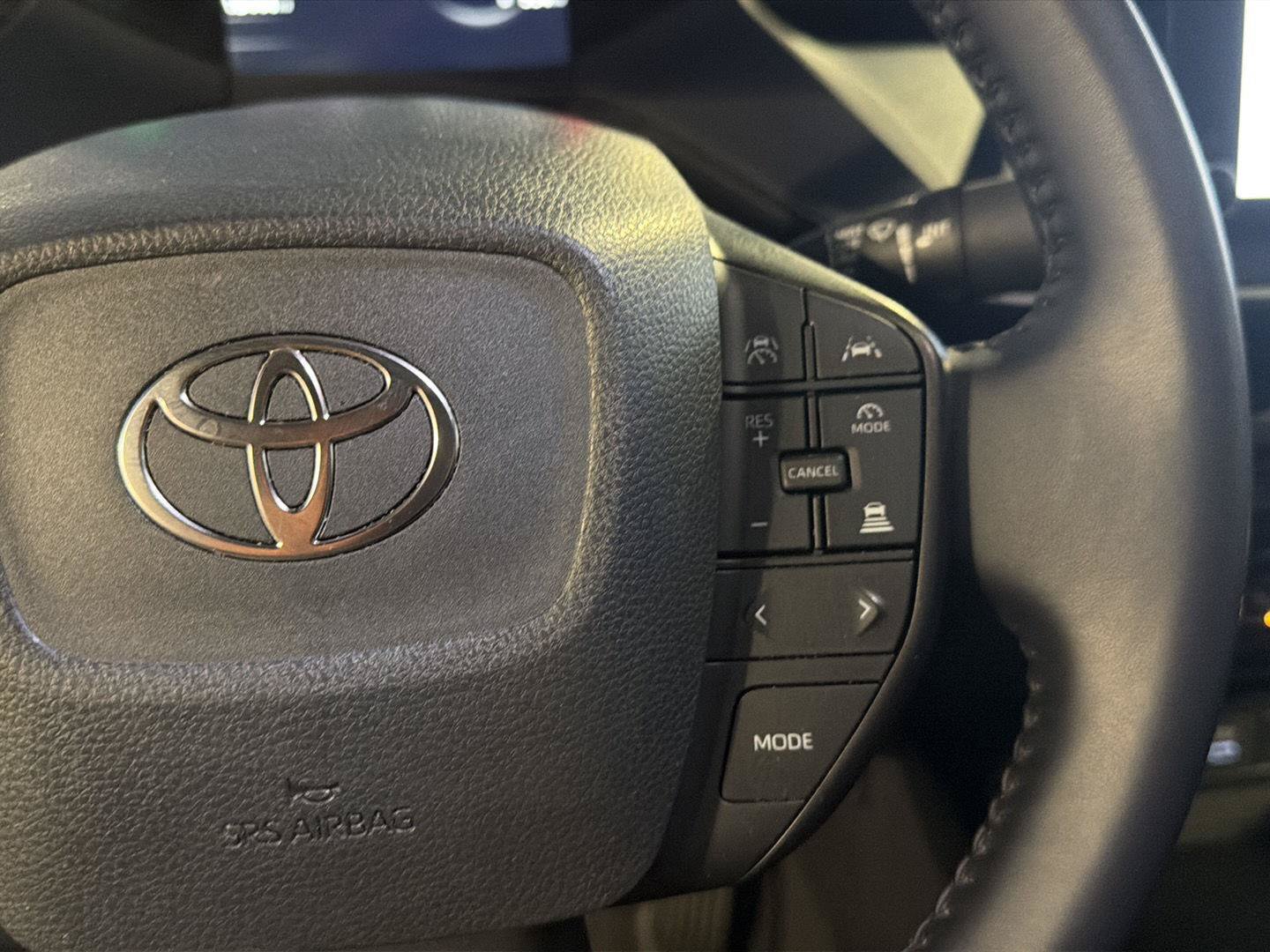 Certified 2025 Toyota Prius LE FWD image 21