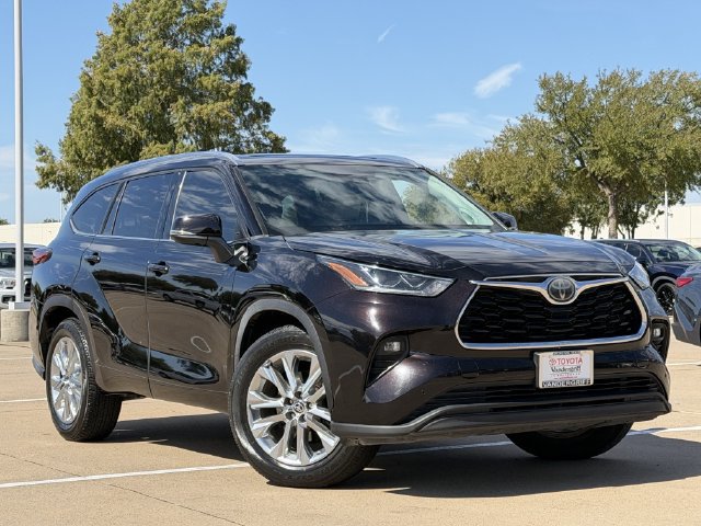 Used 2020 Toyota Highlander Limited FWD image 2