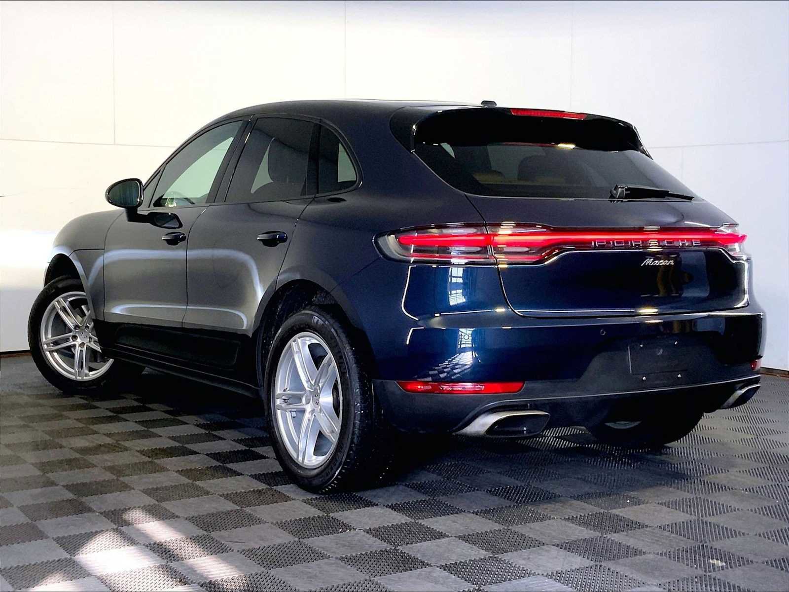 Certified 2020 Porsche Macan AWD/4WD image 3
