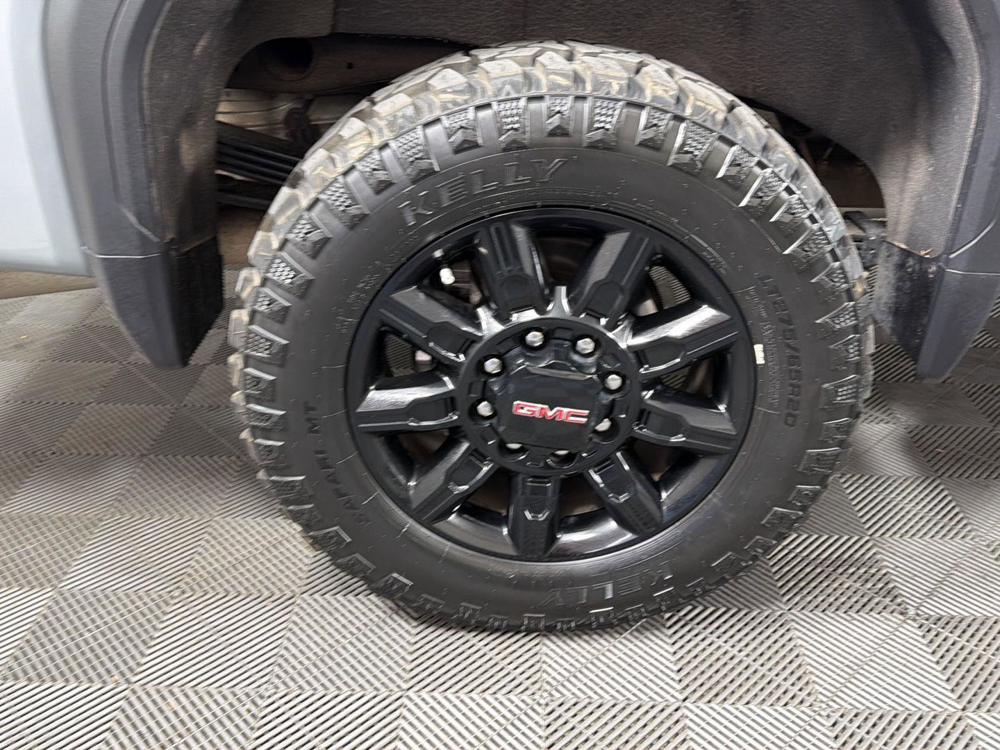 Used 2024 GMC Sierra 2500 AT4 w/ Technology Package AWD/4WD image 16