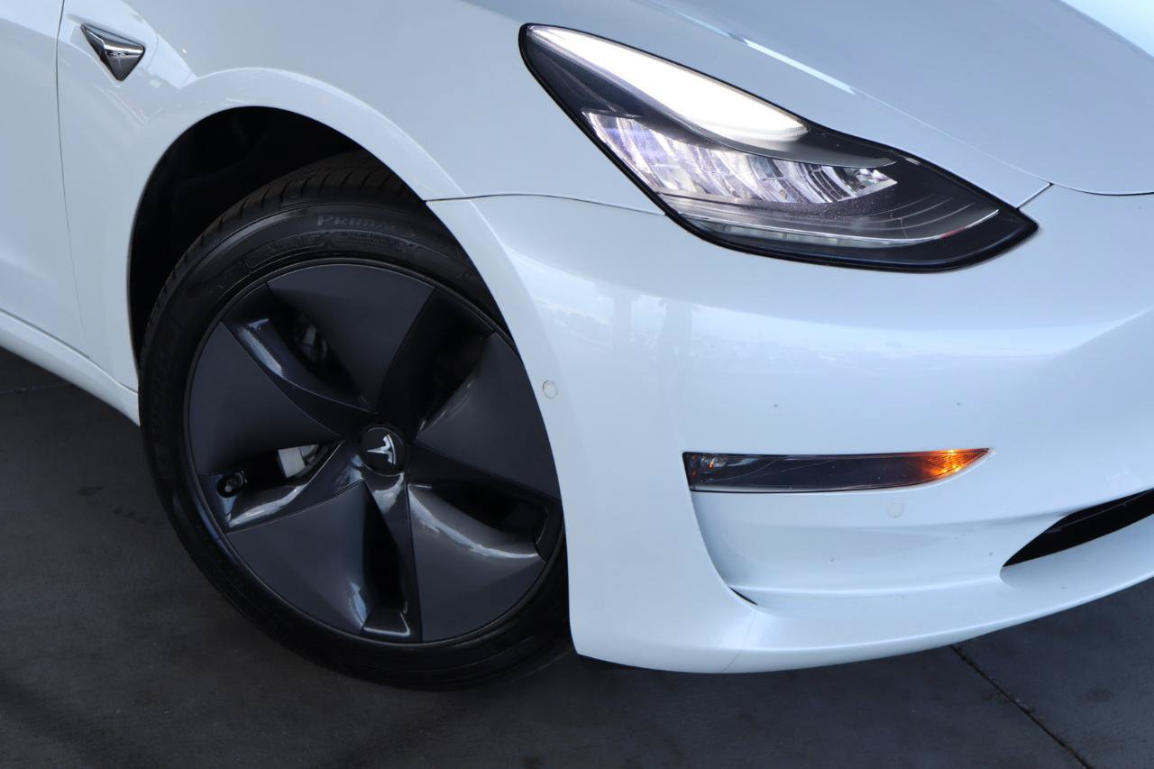 Used 2018 Tesla Model 3 Long Range RWD image 4