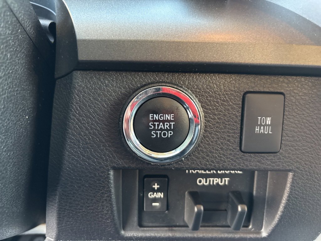 Used 2020 Toyota Tundra 4x4 CrewMax image 38