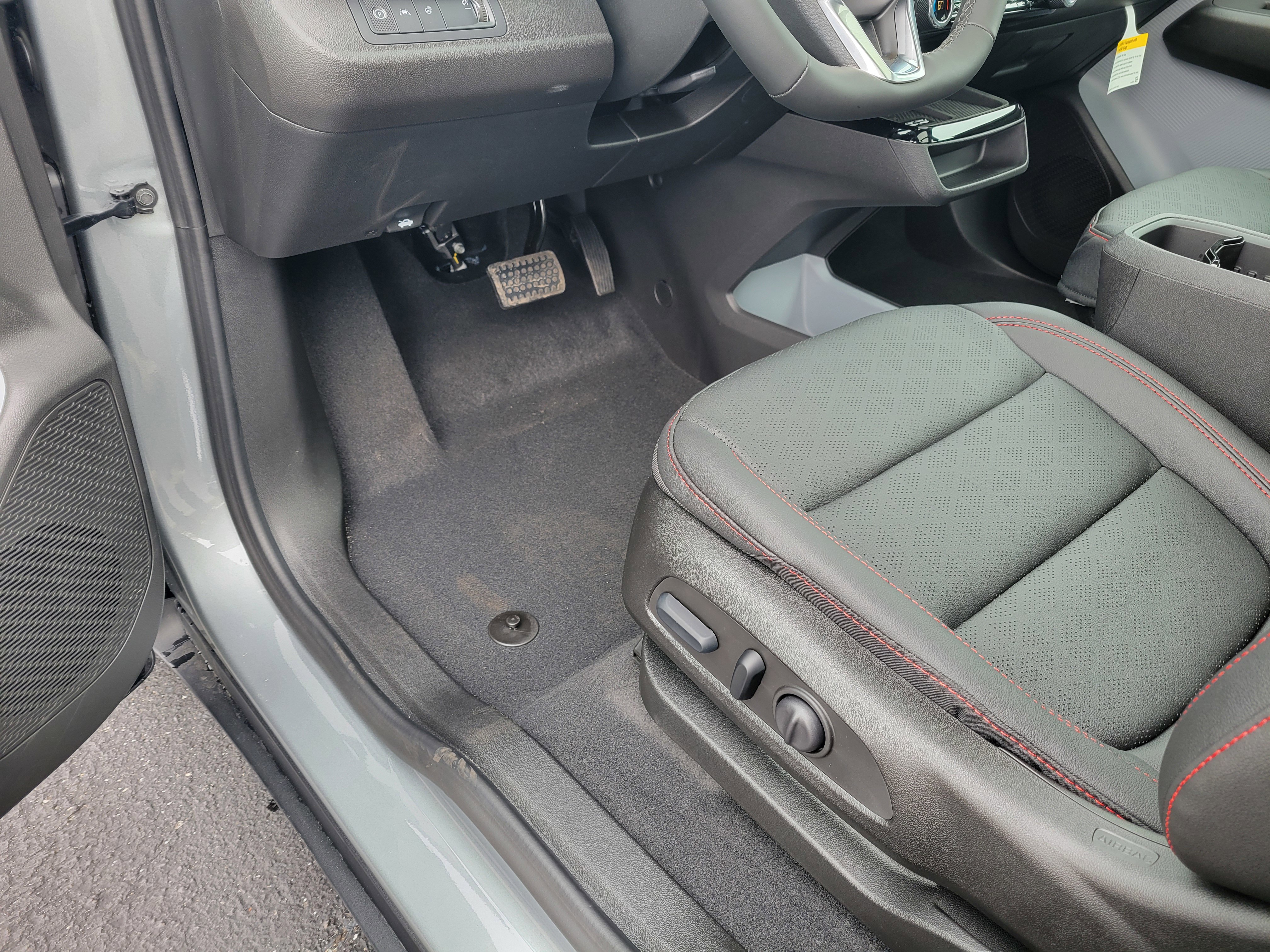 New 2027 Chevrolet Bolt RS w/ Technology Package image 27