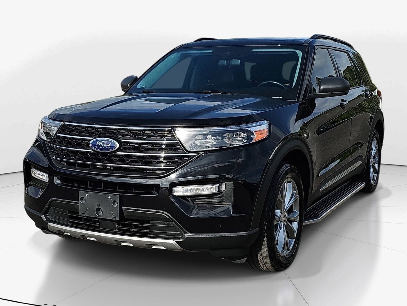 Used 2021 Ford Explorer XLT w/ Equipment Group 202A AWD/4WD image 7