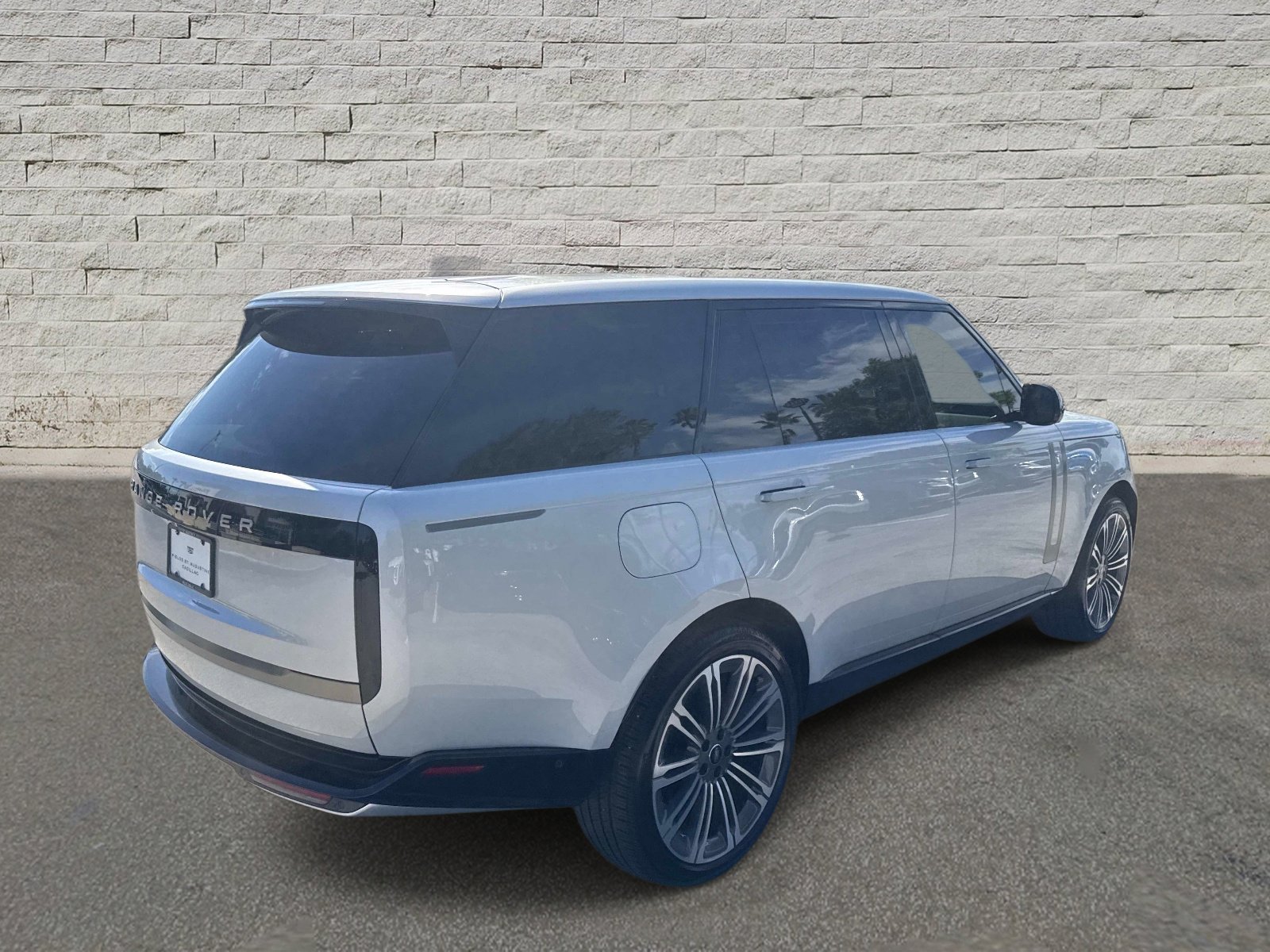 Used 2025 Land Rover Range Rover Long Wheelbase SE AWD/4WD image 5