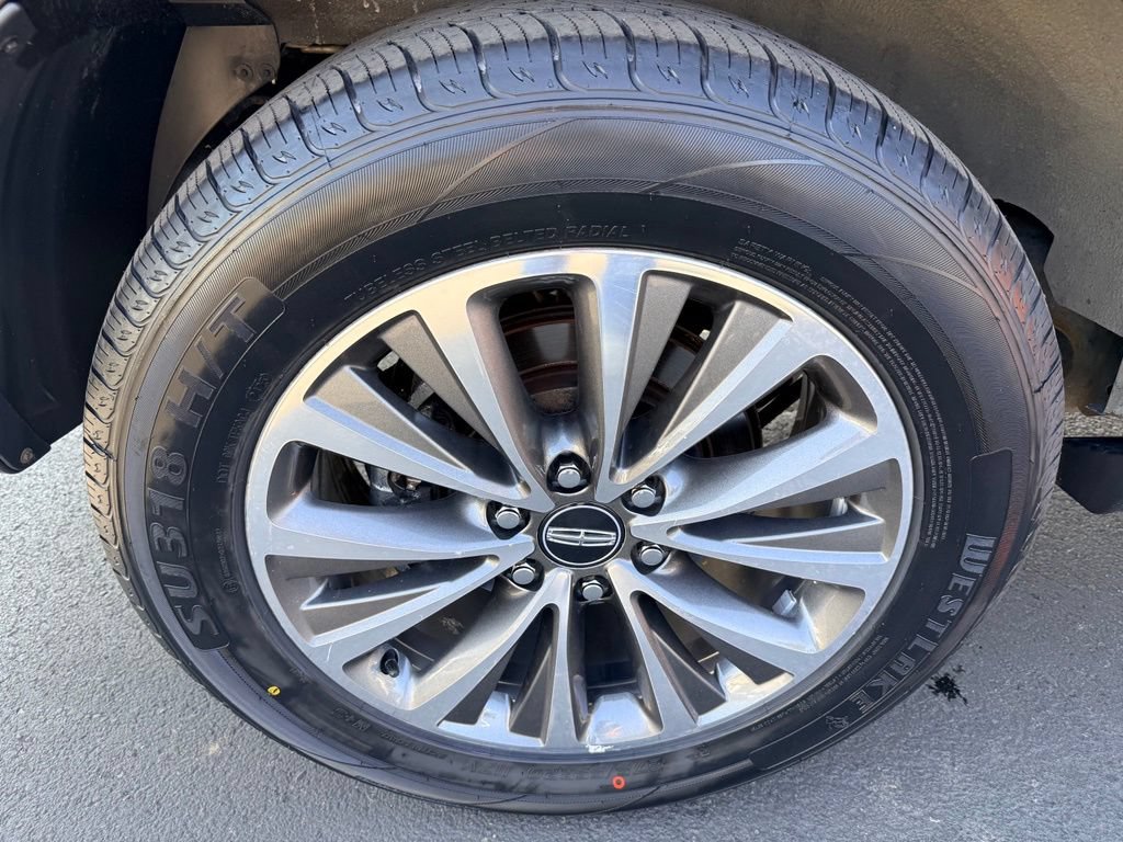 Used 2017 Lincoln Navigator Reserve AWD/4WD image 13