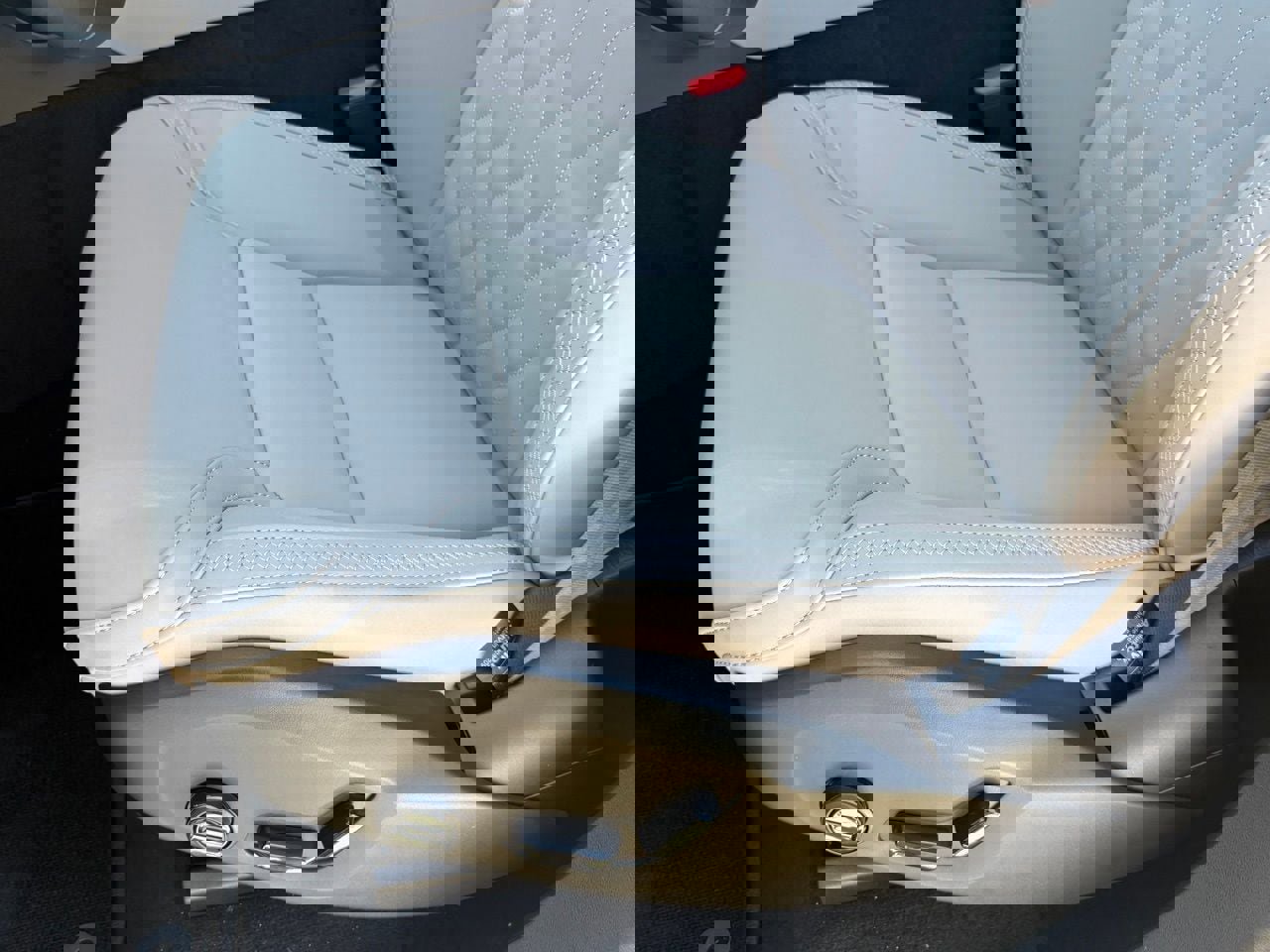 New 2026 Volvo XC90 B6 Plus w/ Protection Package Premier image 19