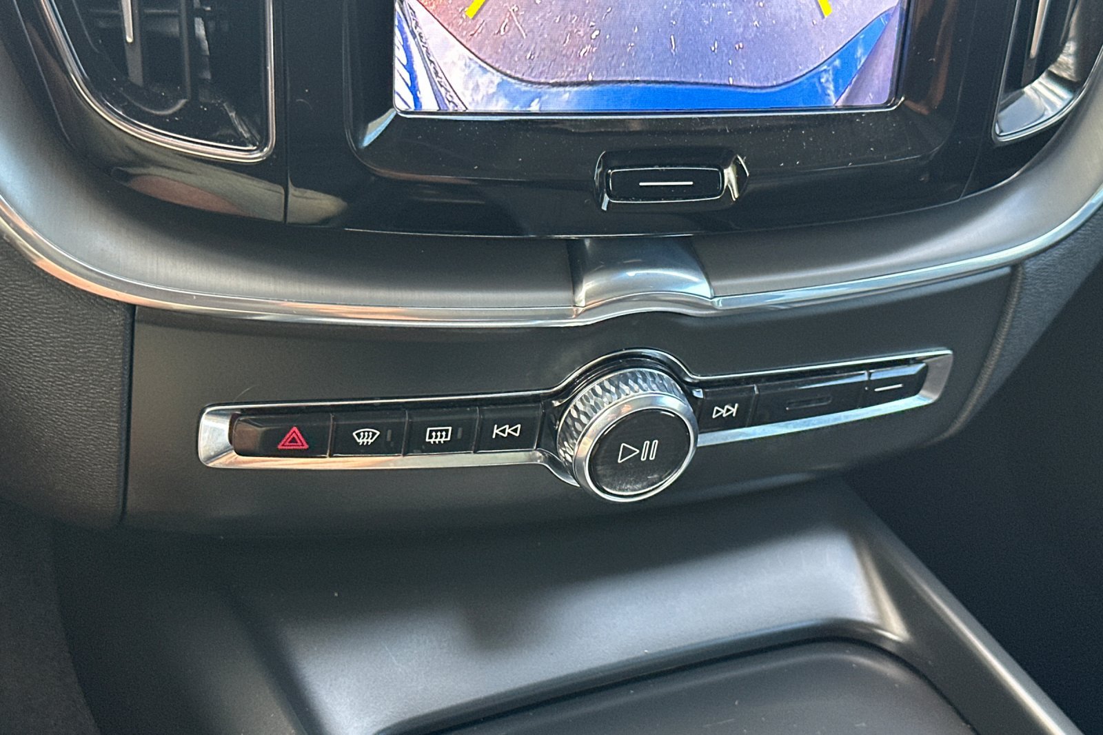 Certified 2025 Volvo XC60 B5 Core AWD/4WD image 25