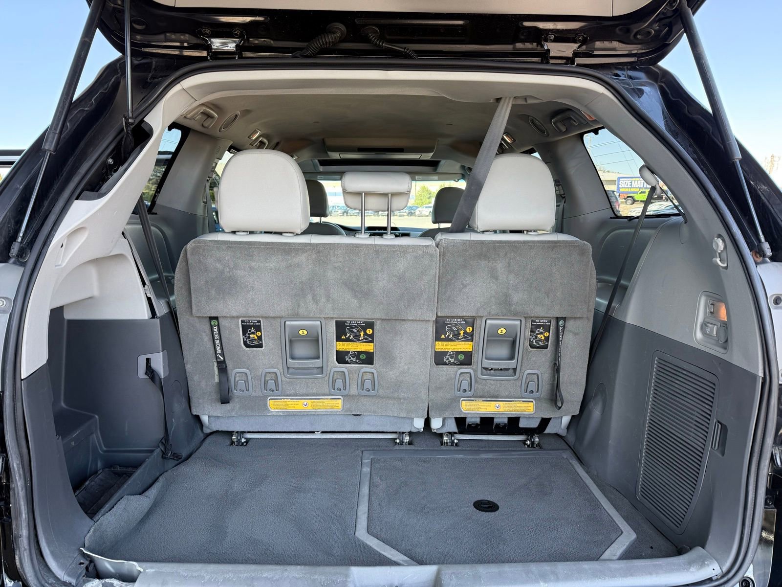 Used 2013 Toyota Sienna XLE w/ Premium Pkg image 25