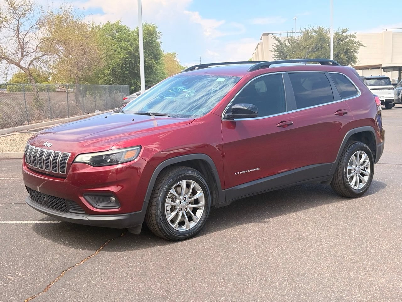 Used 2022 Jeep Cherokee Latitude Lux FWD image 2