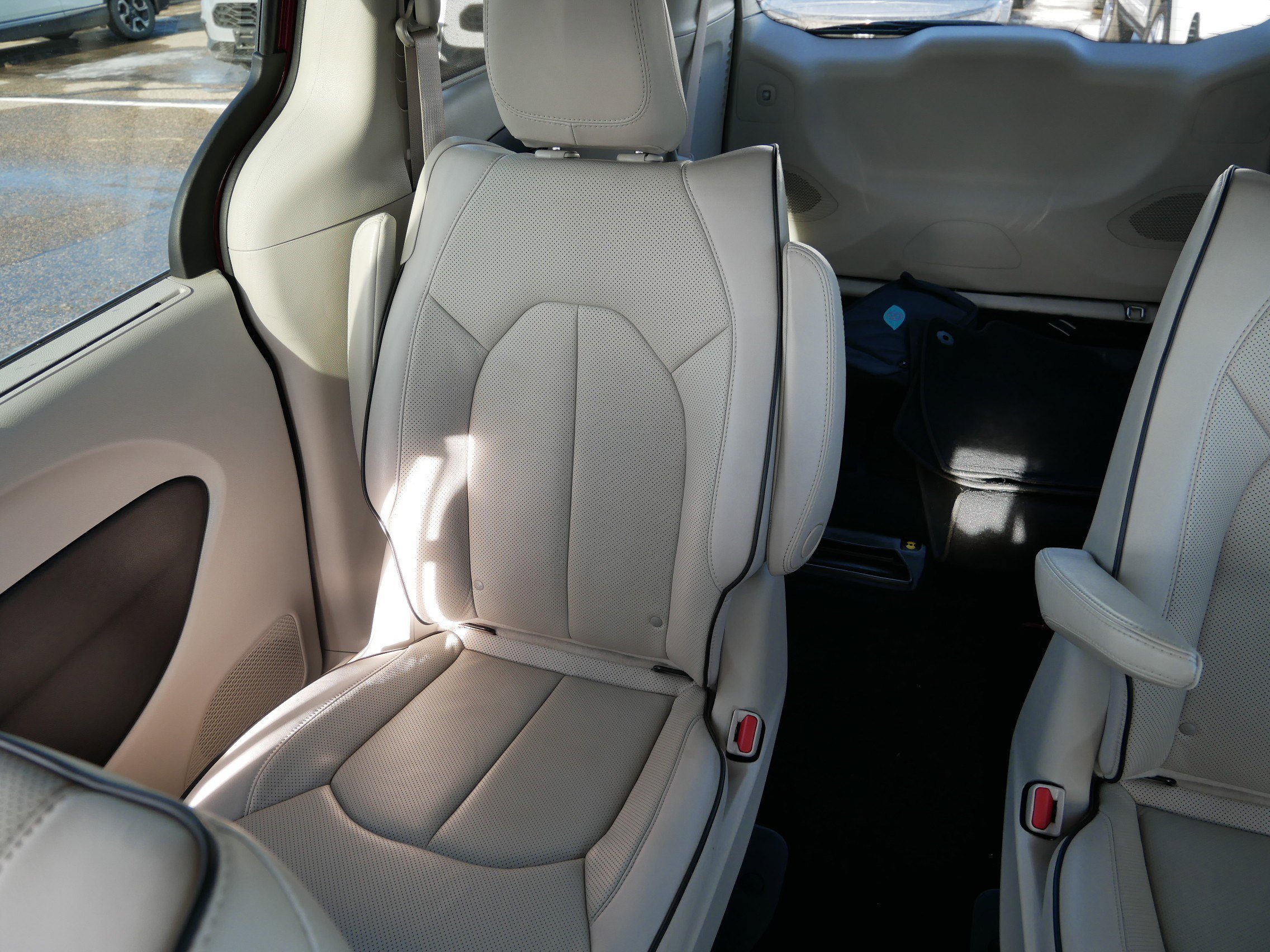 Used 2021 Chrysler Pacifica Limited image 12