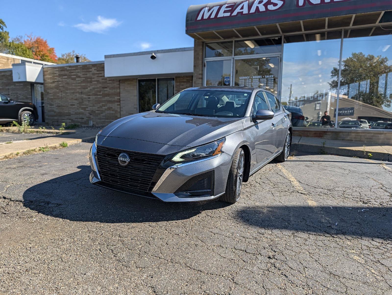 Used 2024 Nissan Altima 2.5 SV w/ SV Premium Package FWD image 5
