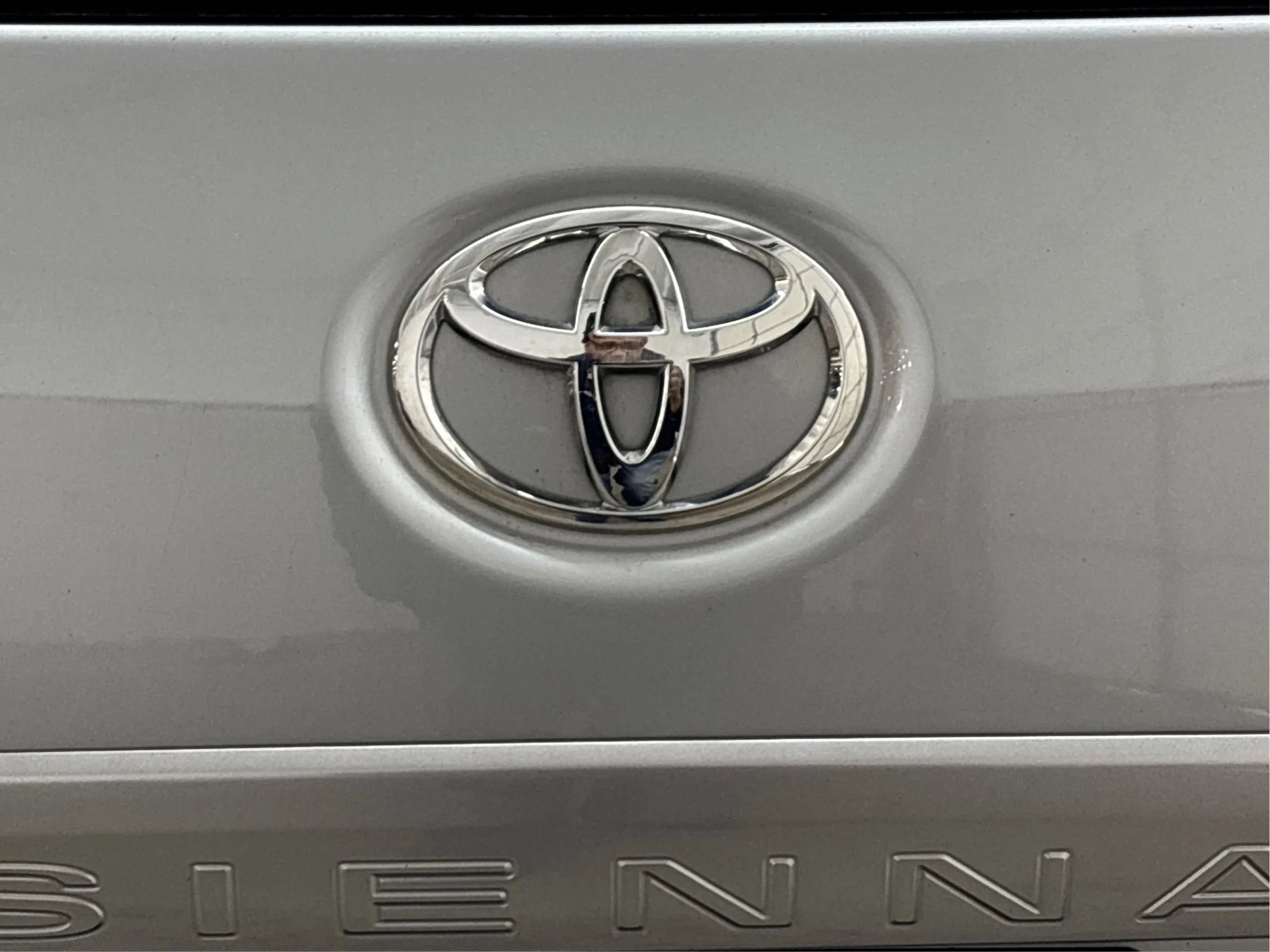 Used 2014 Toyota Sienna XLE image 35