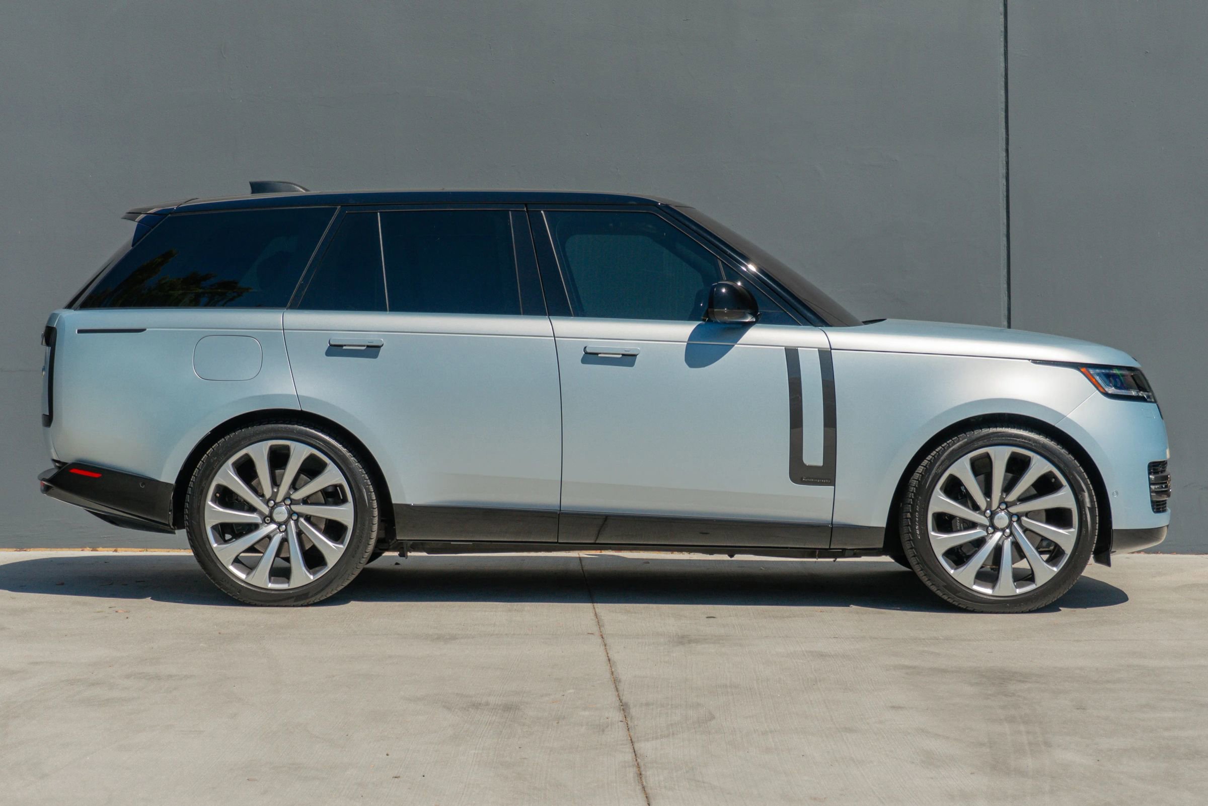 Used 2023 Land Rover Range Rover Autobiography image 6