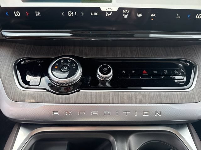 New 2025 Ford Expedition Max Platinum w/ Platinum Ultimate Package AWD/4WD image 18