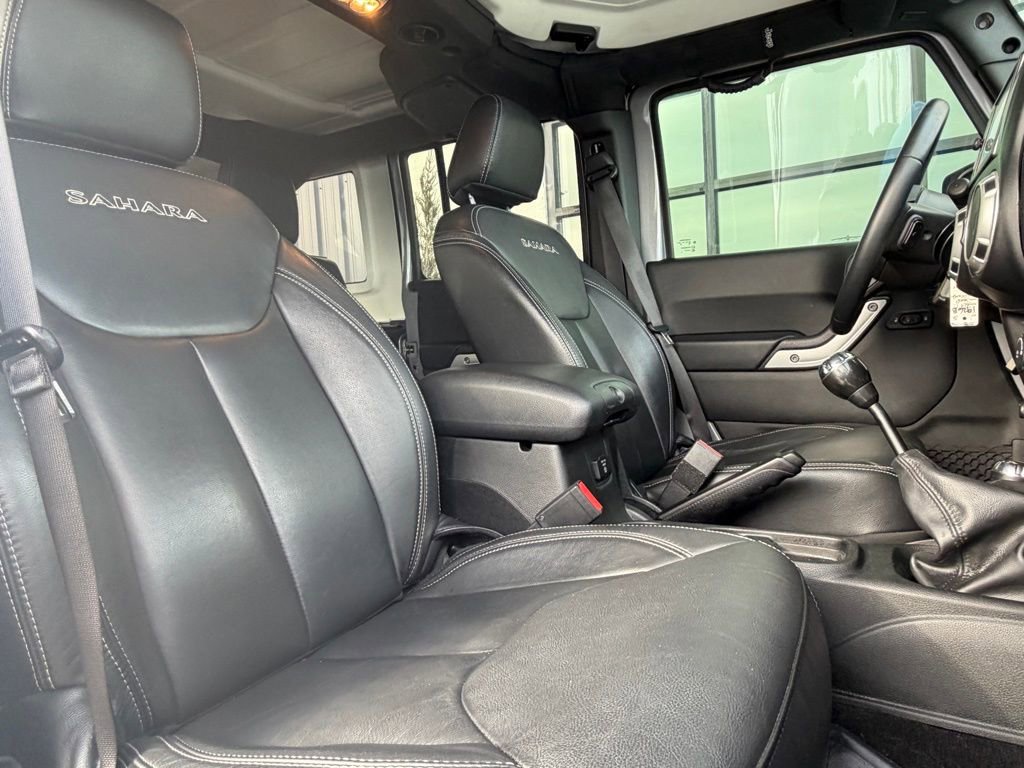 Used 2017 Jeep Wrangler Unlimited Sahara w/ Max Tow Package image 18