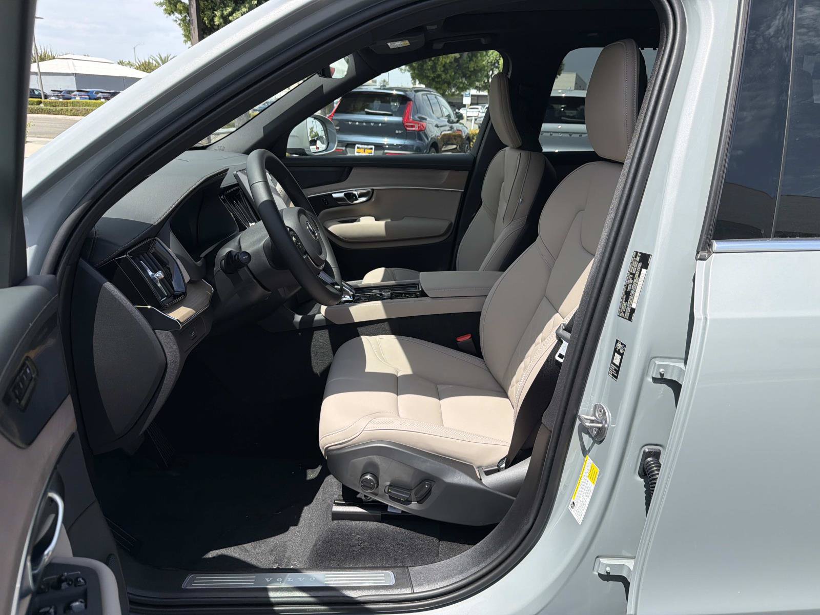 New 2027 Volvo XC90 B6 Plus AWD/4WD image 13