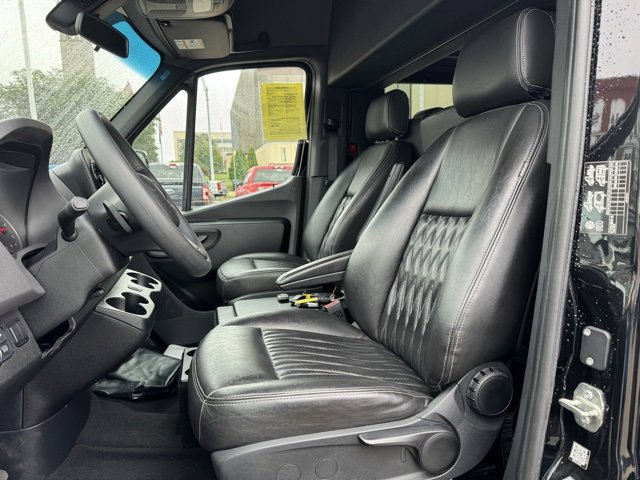 Used 2023 Mercedes-Benz Sprinter 3500 image 9