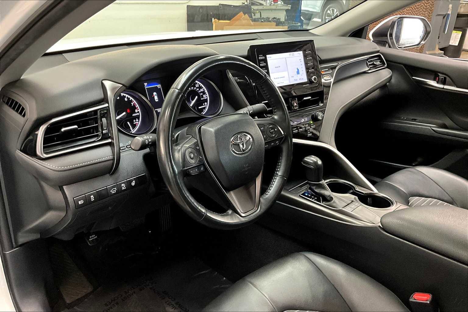 Used 2024 Toyota Camry SE w/ Cold Weather Package image 17