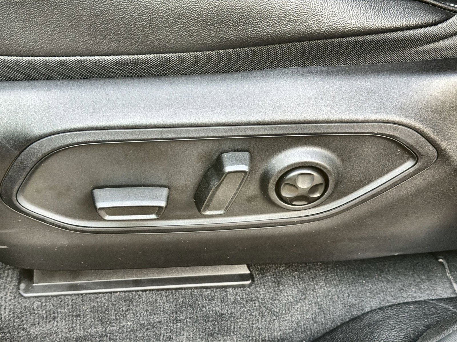 New 2025 Jeep Grand Cherokee Limited w/ Luxury Tech Group II image 14