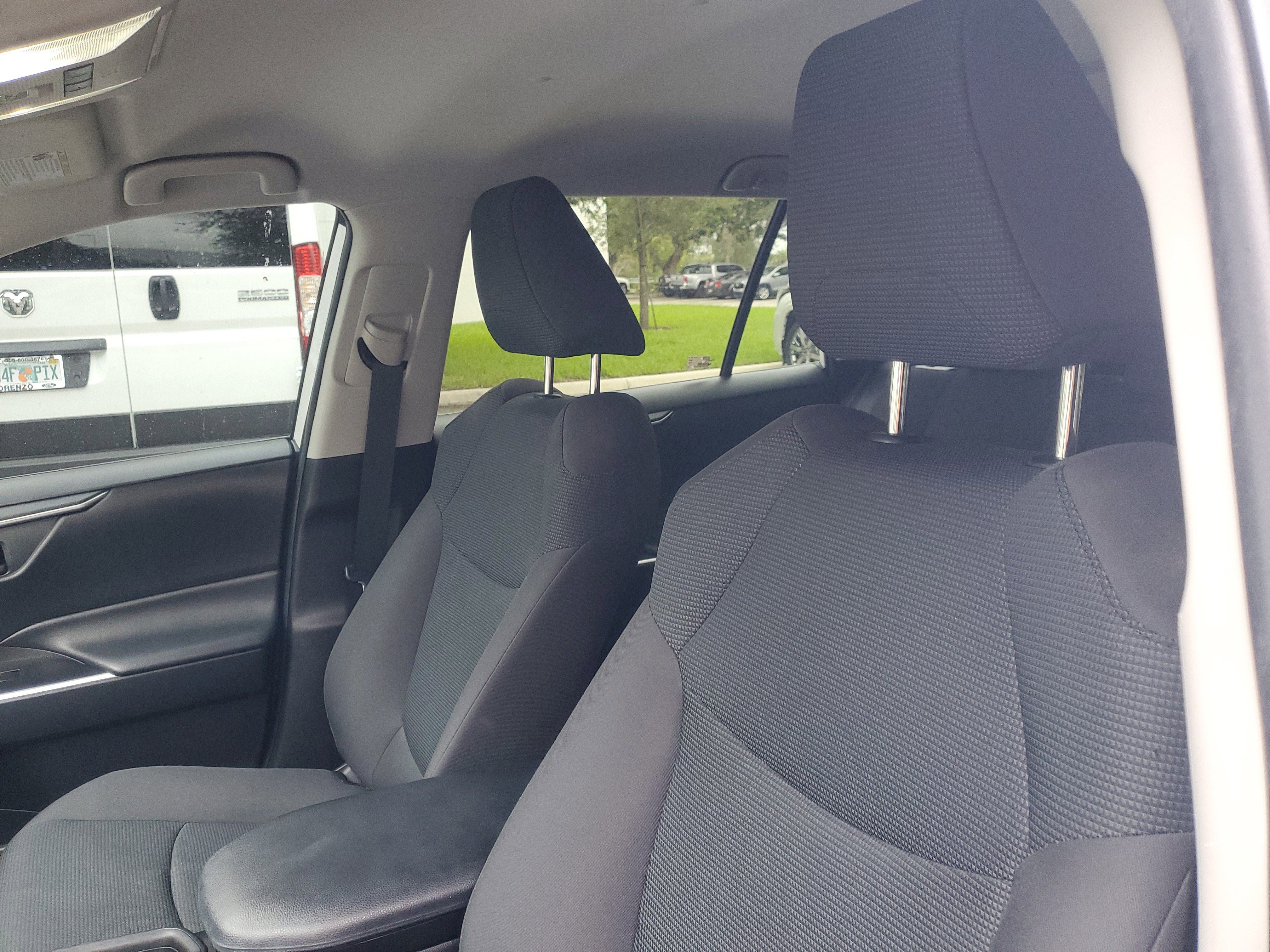 Used 2021 Toyota RAV4 LE image 16