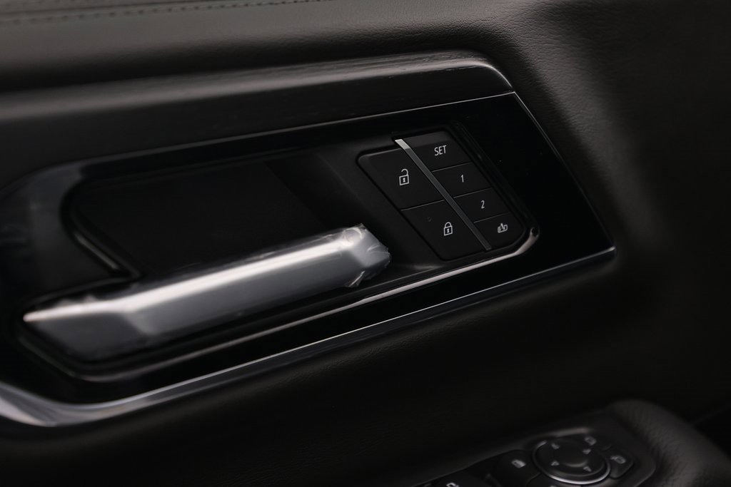 Used 2026 GMC Yukon Denali w/ Sun & Power Step Package image 19