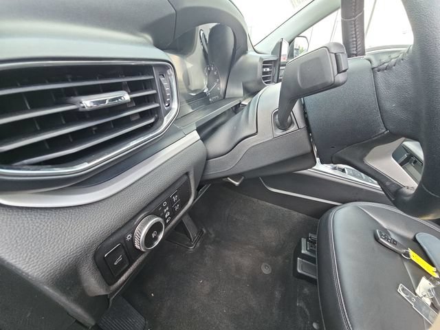 Used 2024 Ford Explorer XLT w/ Equipment Group 202A AWD/4WD image 11