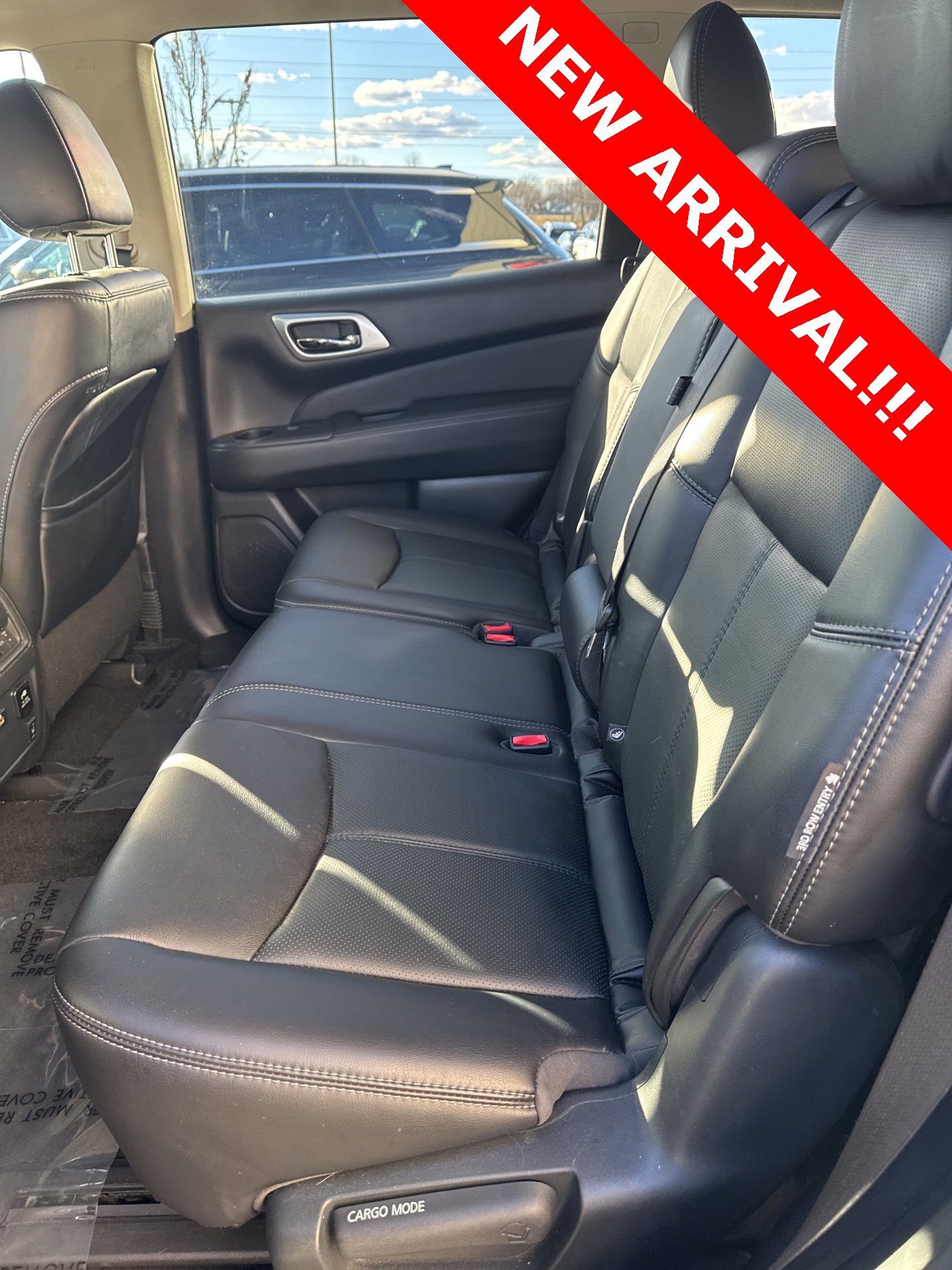 Used 2020 Nissan Pathfinder Platinum image 10