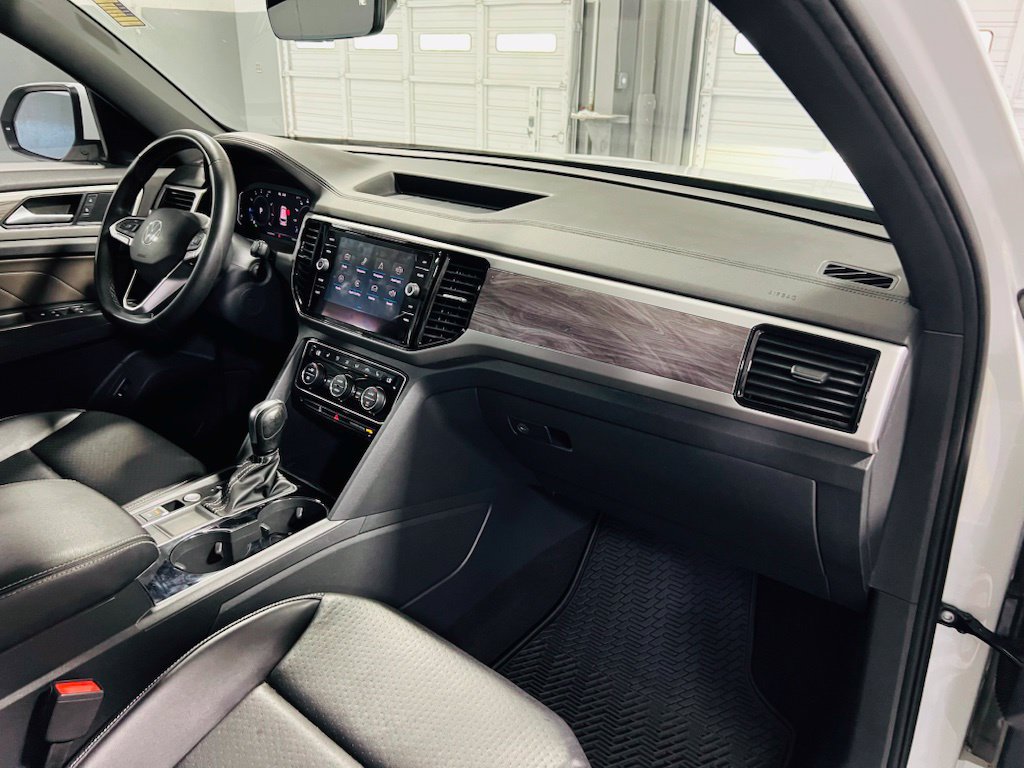 Used 2022 Volkswagen Atlas Cross Sport SE FWD image 32
