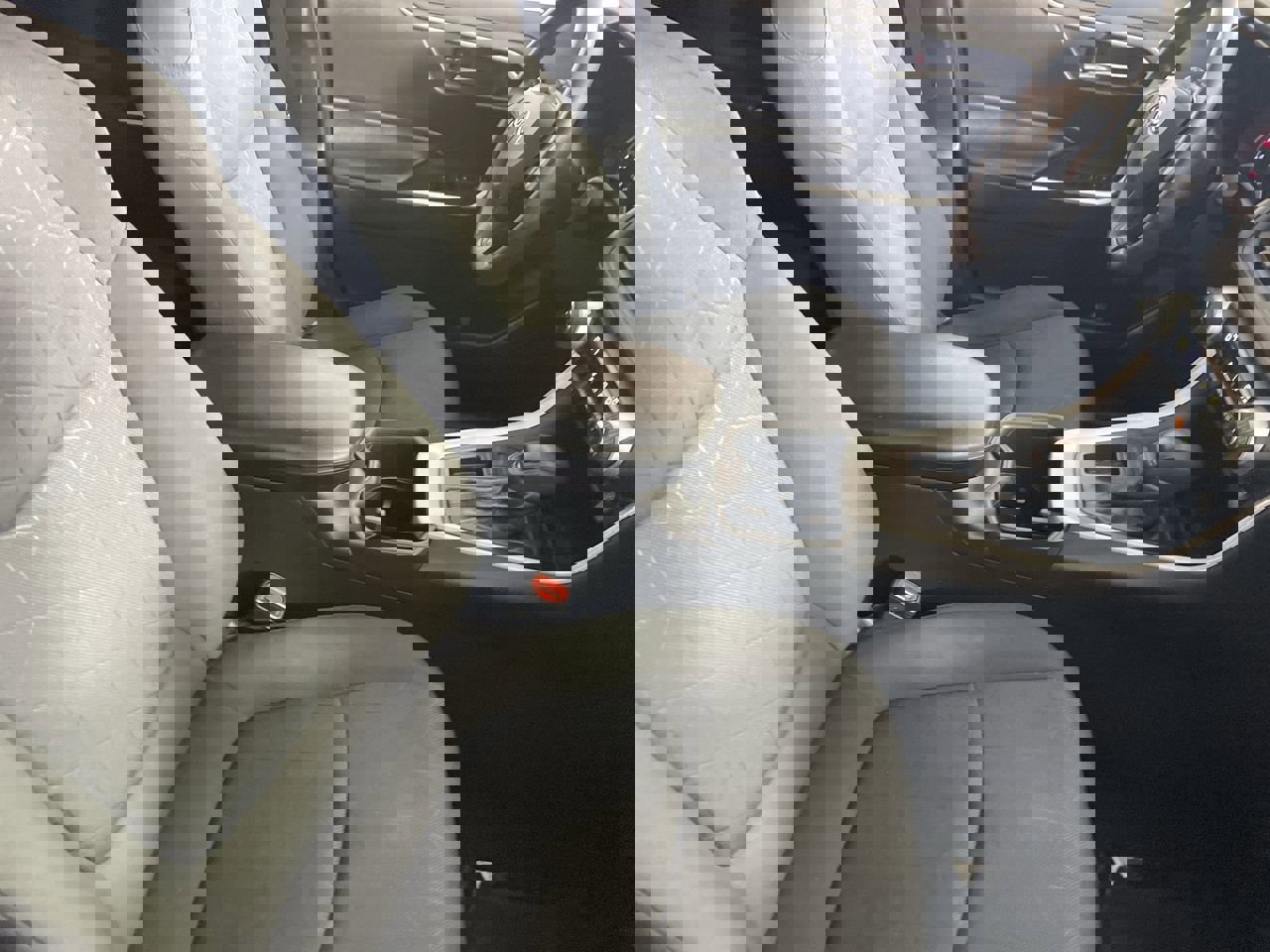 Used 2022 Toyota RAV4 XLE image 23