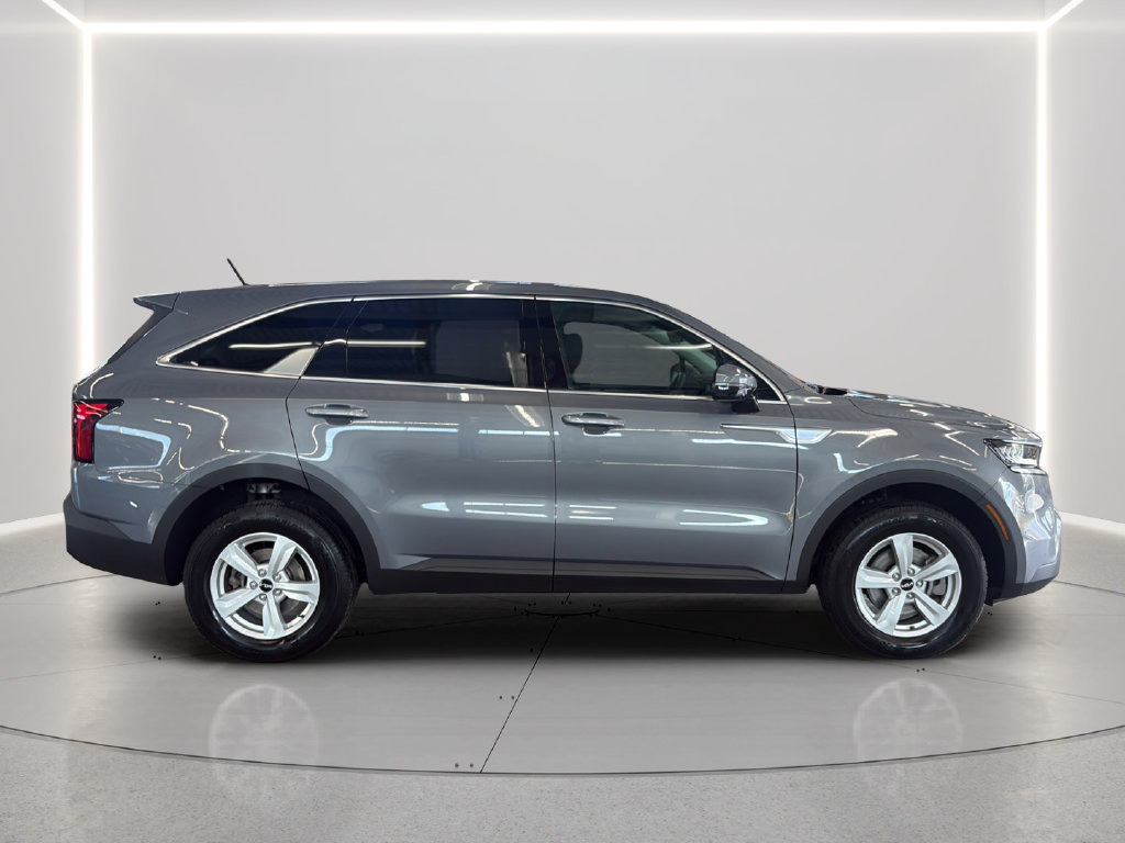 Certified 2023 Kia Sorento LX AWD/4WD image 8