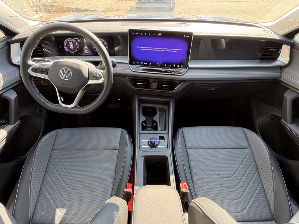 Used 2025 Volkswagen Tiguan SE FWD image 25