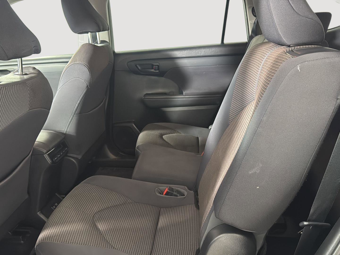 Used 2021 Toyota Highlander L image 9