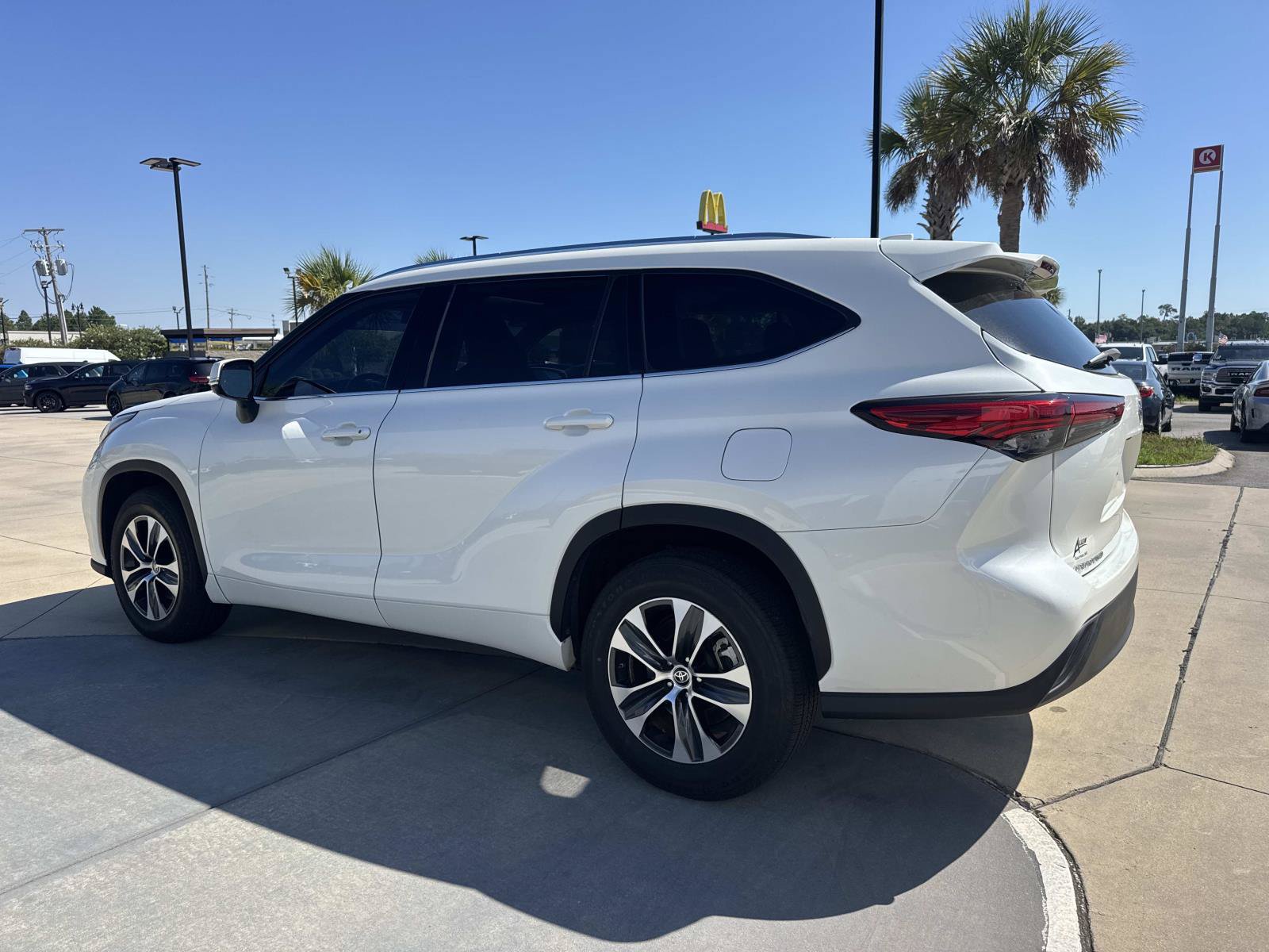 Used 2020 Toyota Highlander XLE FWD image 5