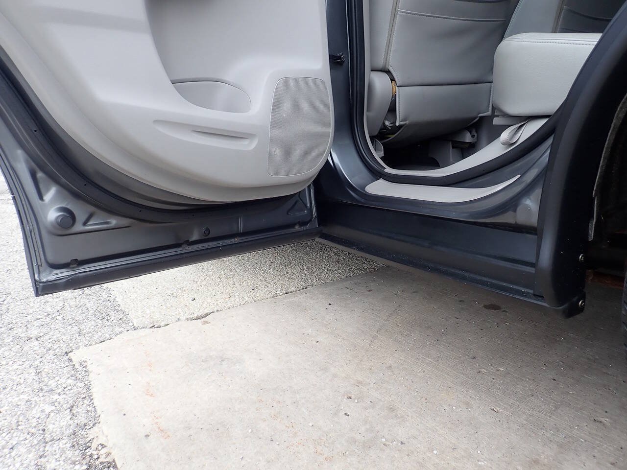 Used 2013 Honda CR-V LX image 13