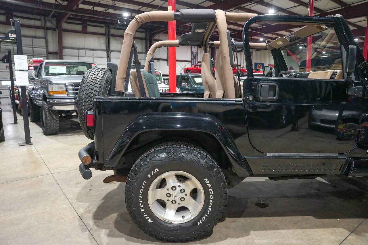 Used 2002 Jeep Wrangler Sahara AWD/4WD image 9