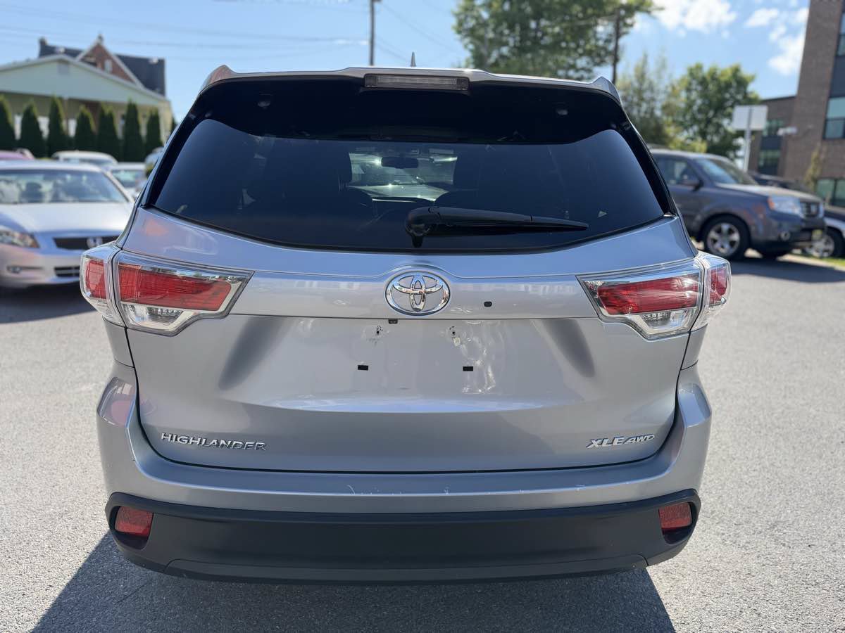 Used 2015 Toyota Highlander XLE AWD/4WD image 6