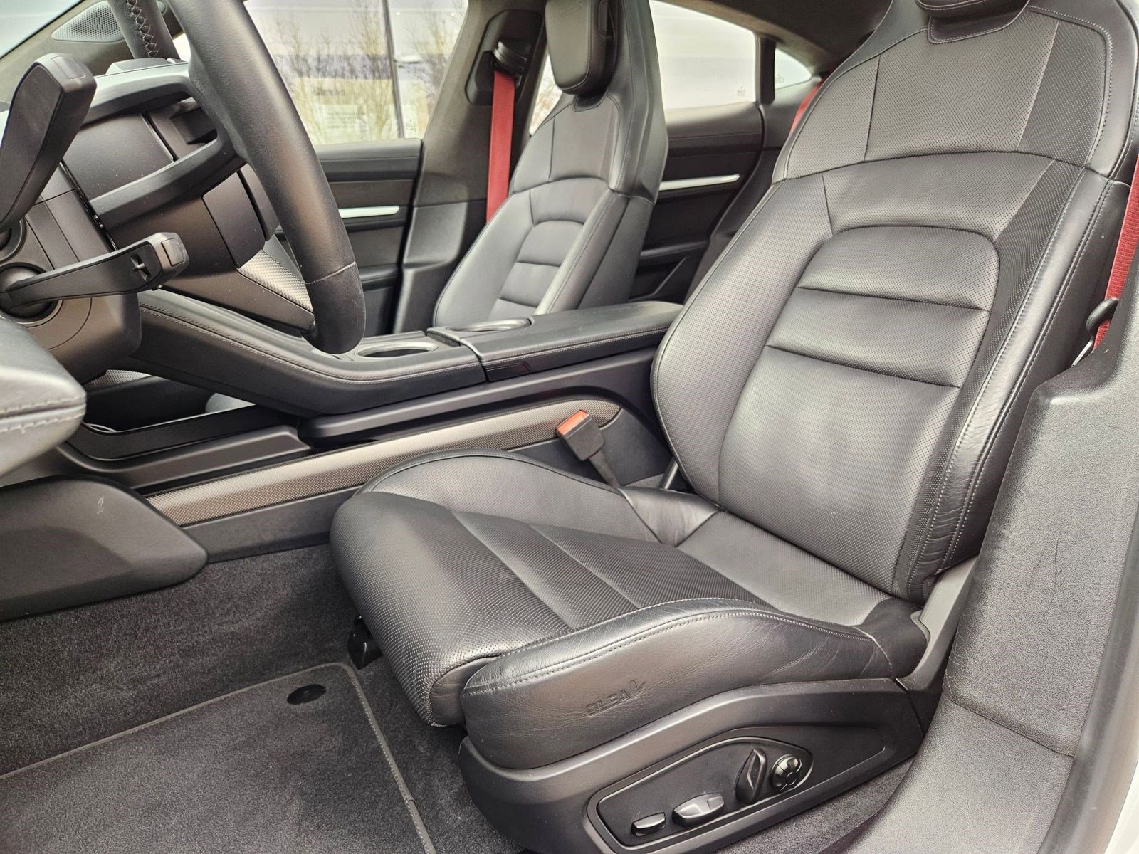 Used 2020 Porsche Taycan Turbo S image 5