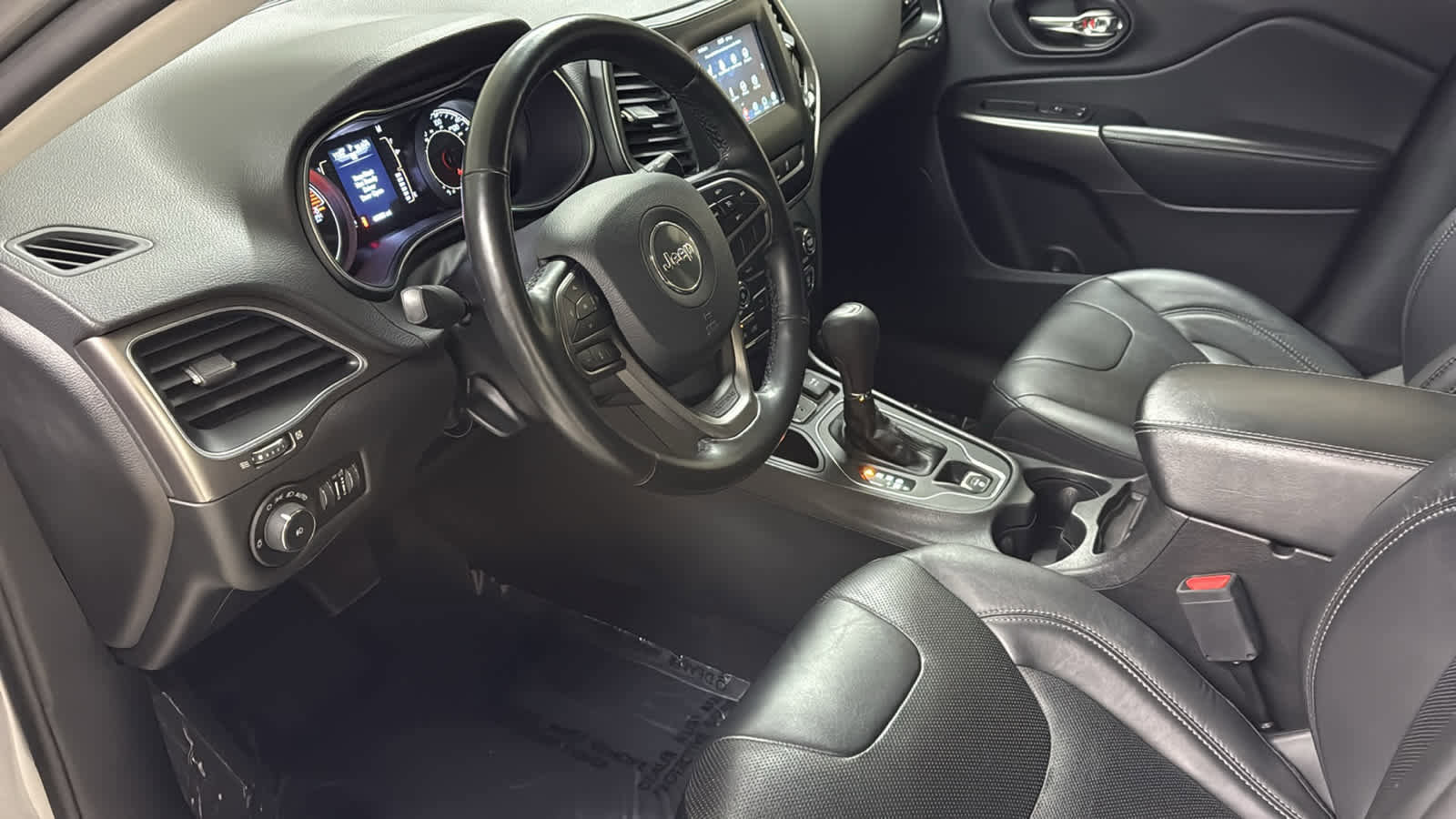 Used 2021 Jeep Cherokee Latitude Lux FWD image 26