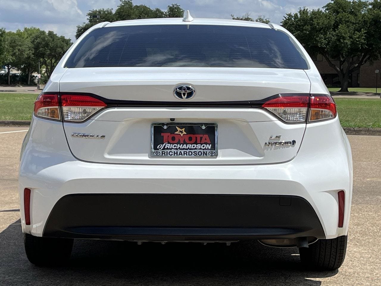 Used 2024 Toyota Corolla LE FWD image 5