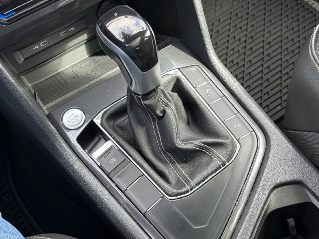 Used 2023 Volkswagen Tiguan SE R-Line FWD image 18