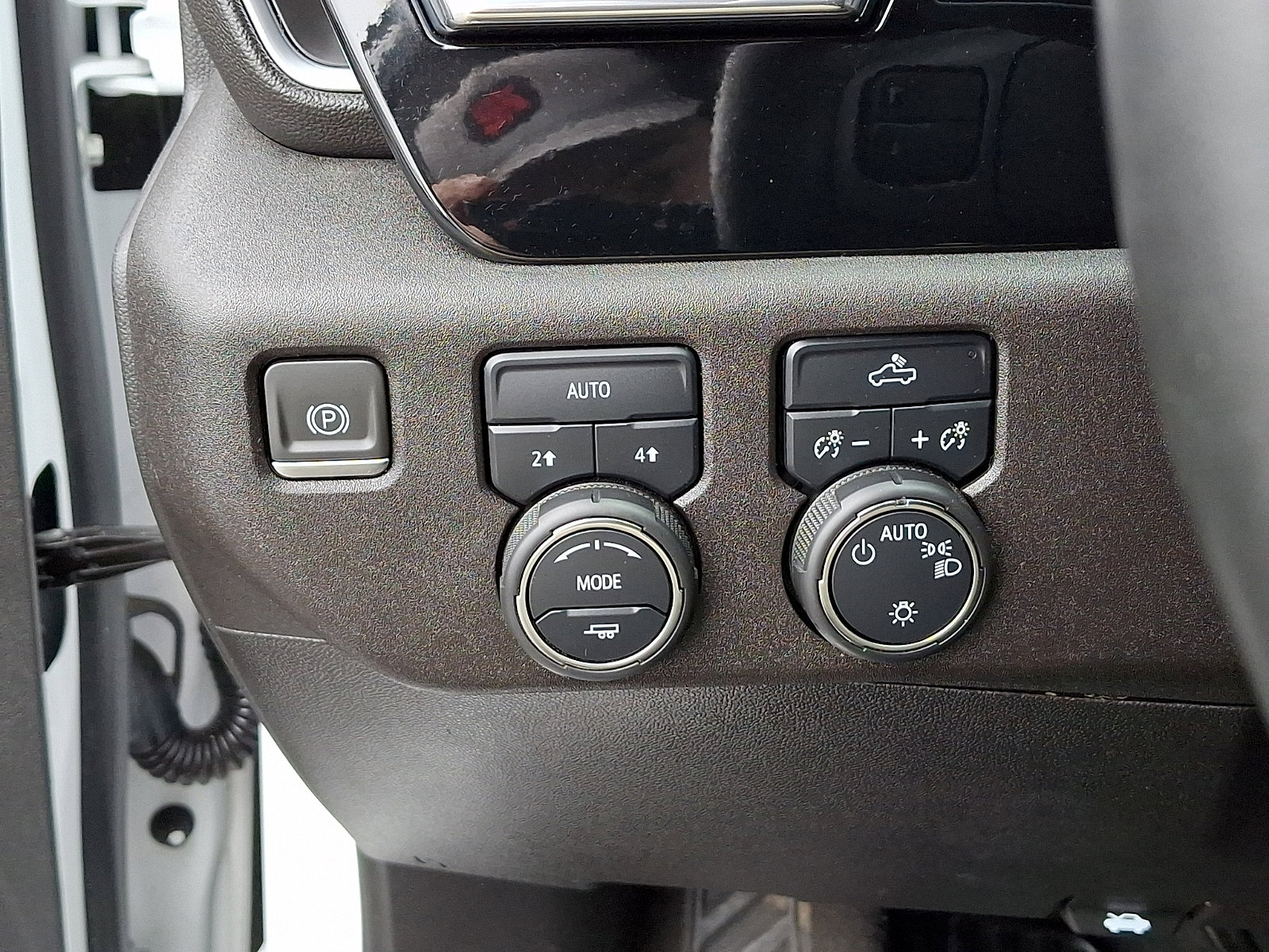 Used 2024 Chevrolet Silverado 1500 LT AWD/4WD image 25