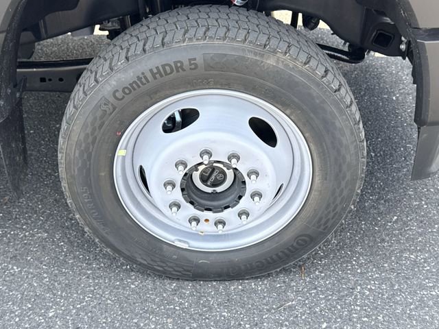 Used 2024 Ford F550 4x4 Regular Cab Super Duty image 12