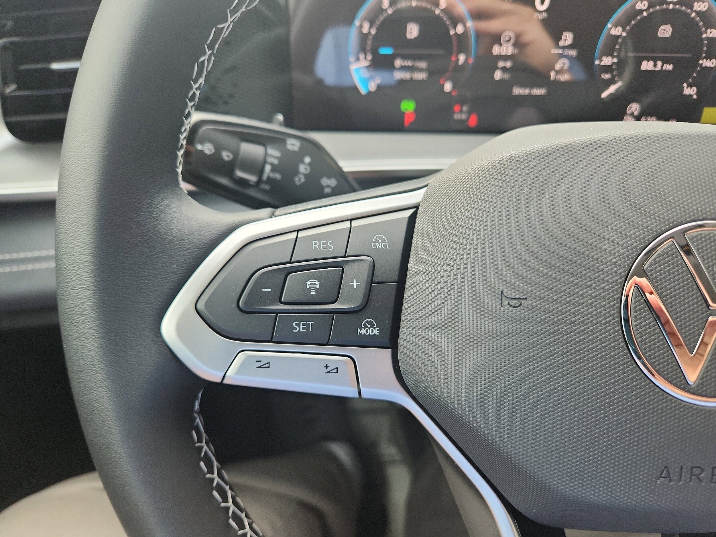 New 2026 Volkswagen Tiguan SE AWD/4WD image 18