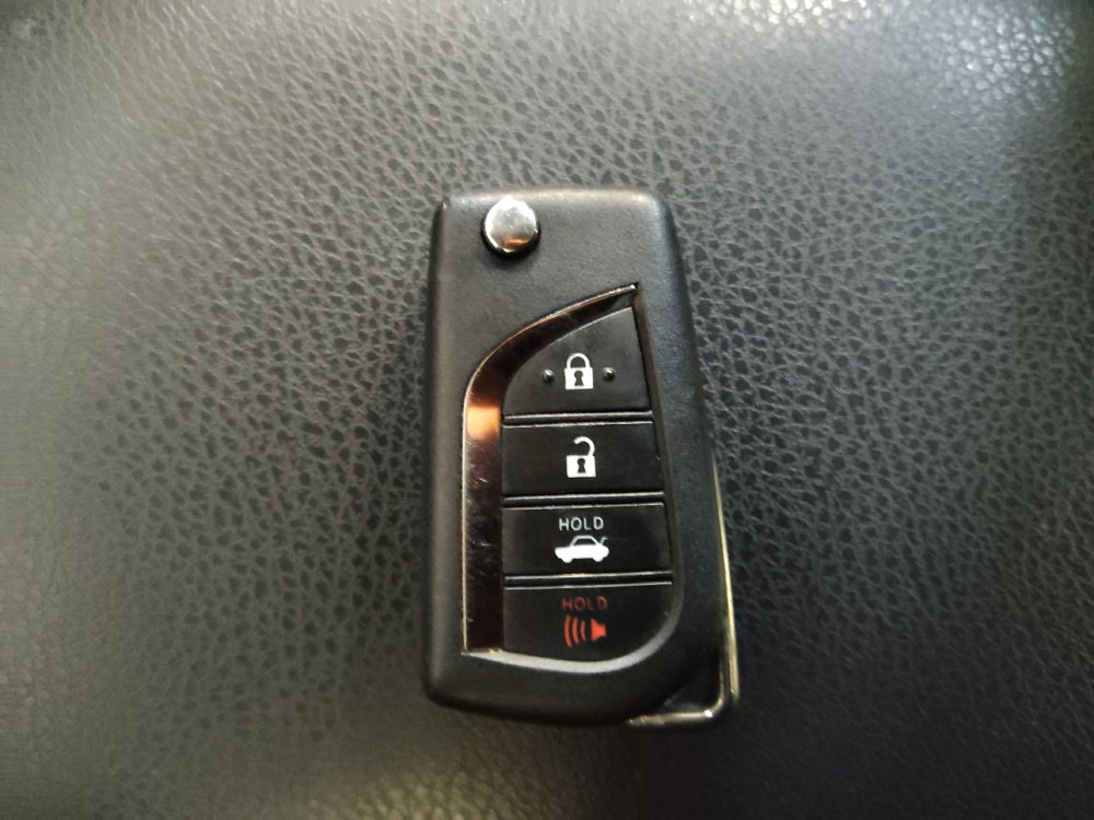 Used 2019 Toyota Camry LE image 32