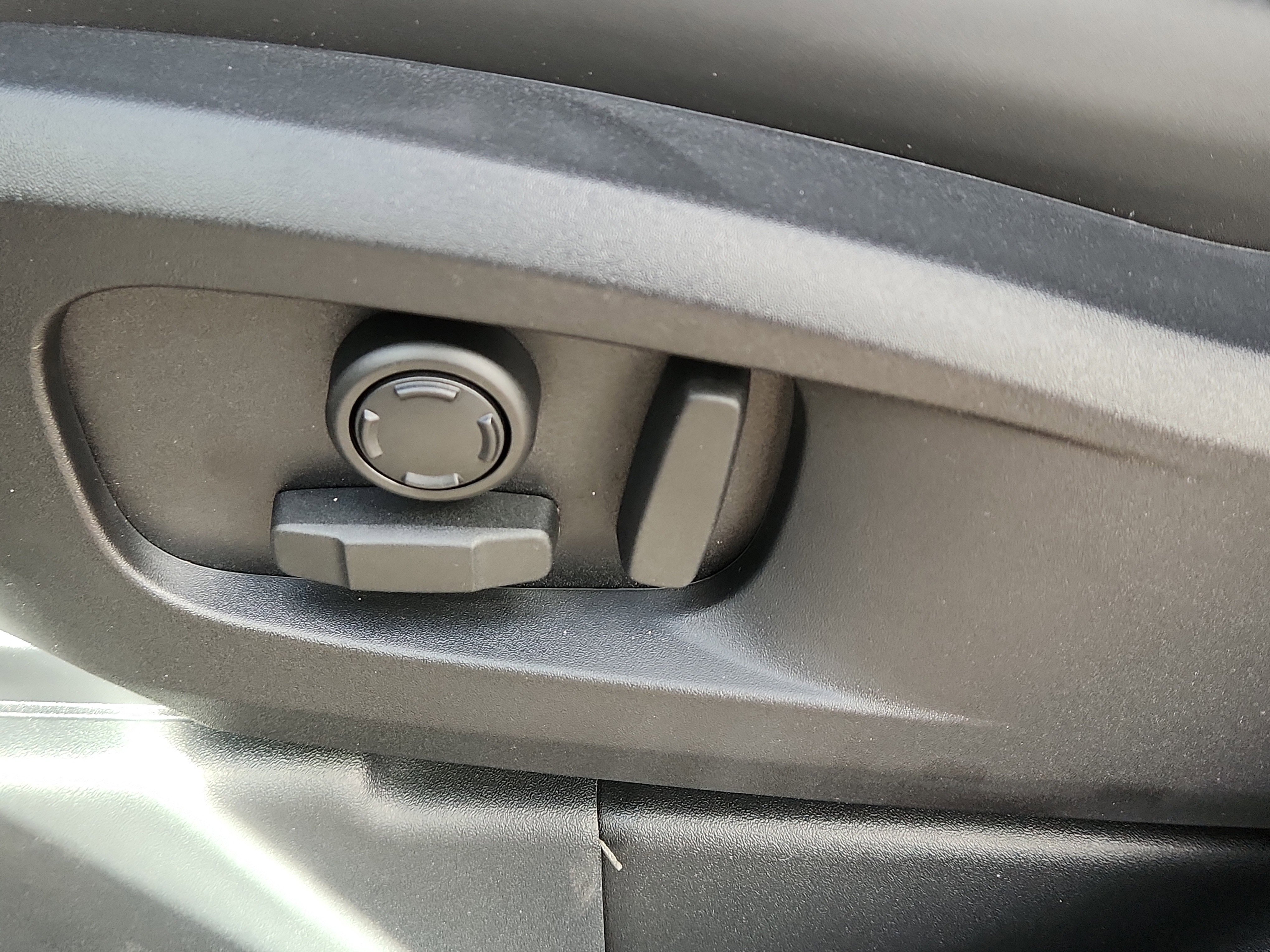 New 2026 Land Rover Defender 110 S image 10